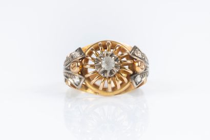 Bague en or de deux tons sertie de pierres...