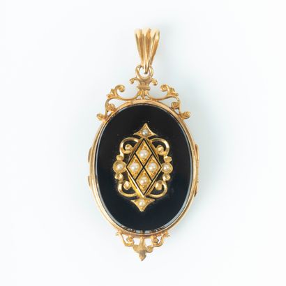Pendentif porte-photo en or serti de plaquettes...