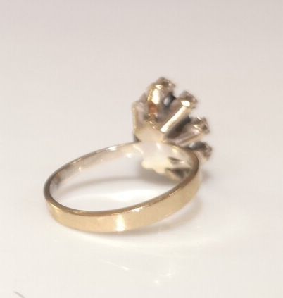 Bague marquise en or gris sertie d un saphir...