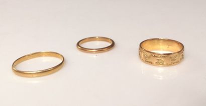 Trois alliances en or. 5,73 g
