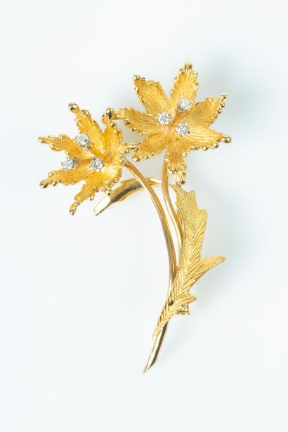 Broche bouquet en or sertie de diamants taille...