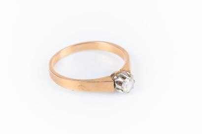 Bague solitaire en or de deux tons sertie...