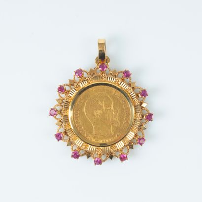 Pendentif en or serti d'une monnaie de 10...
