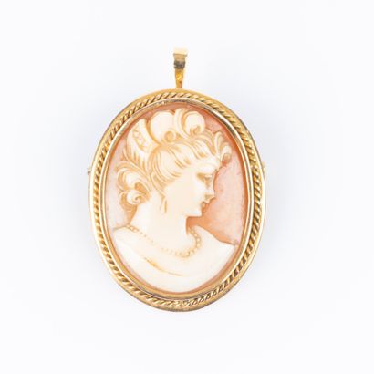 Broche pendentif en or sertie d'un camée...