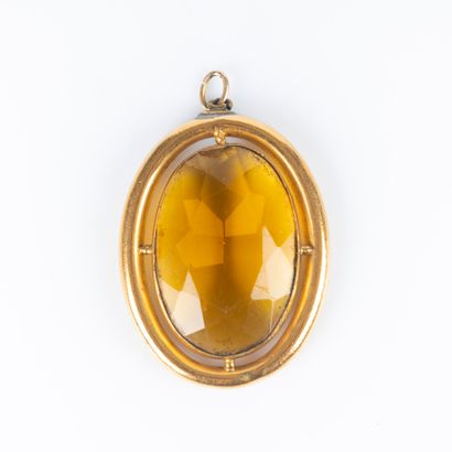 Pendentif en or et métal ornée en sertie...
