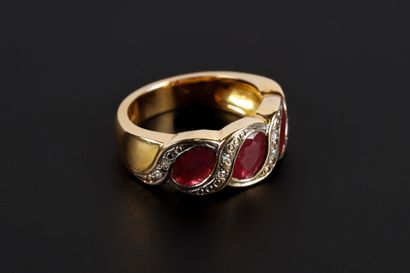 Bague jonc en or de deux tons sertie de trois...