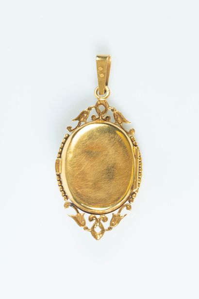Pendentif porte-photo en or serti d'une perle...