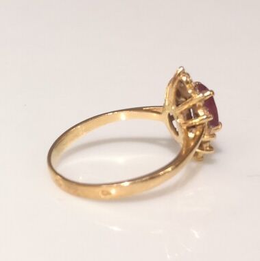 Bague marquise en or sertie d un rubis ovale...