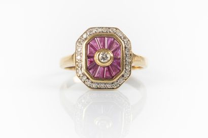 Bague en or sertie d'un diamant taille moderne...