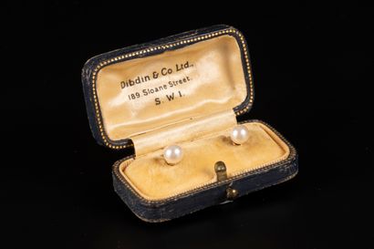 Paire de clous d'oreille en or sertis de...
