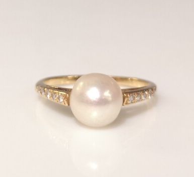 Bague en or sertie d une perle de culture...