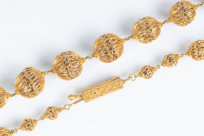 Important collier de boules d'or filigrané...