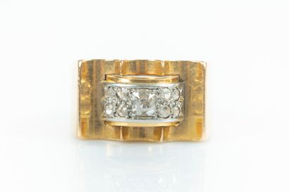Bague tank en or et platine sertie de diamants...