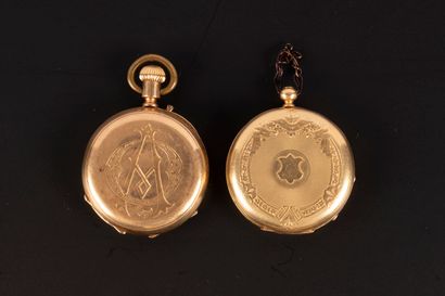2 montres de col en or gravé, l'une avec...