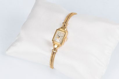 Bracelet-montre de dame en or, le boîtier...