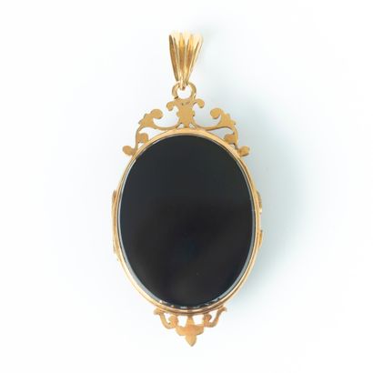 Pendentif porte-photo en or serti de plaquettes...