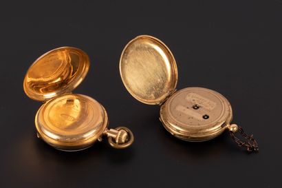 2 montres de col en or gravé, l'une avec...