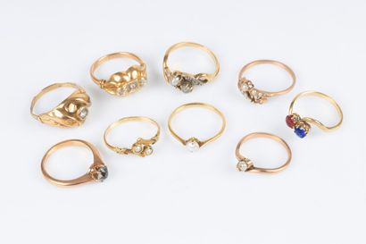 9 bagues en or serties de petites pierres...