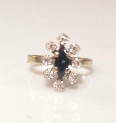Bague marquise en or gris sertie d un saphir...