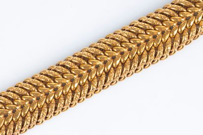 Bracelet en or maille américains ciselée....