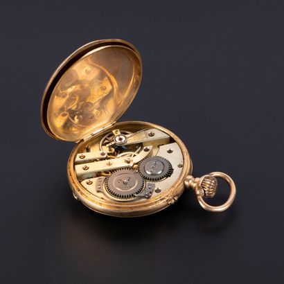 Montre de poche en or guilloché et gravé...