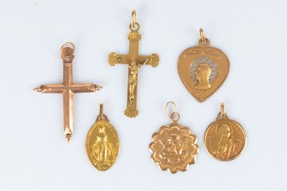 Ensemble de bijoux en or: 4 médailles pieuses...