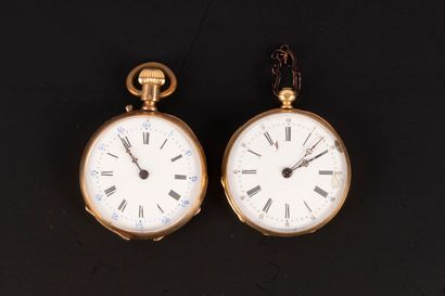 2 montres de col en or gravé, l'une avec...
