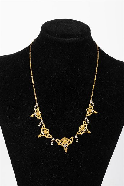 Collier draperie en or de deux tons, les...