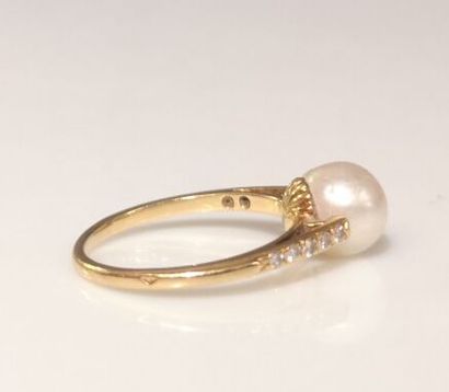 Bague en or sertie d une perle de culture...