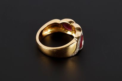Bague jonc en or de deux tons sertie de trois...