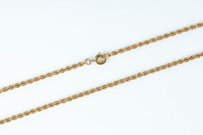 Collier torsadé en or. 11,08 g - 44 cm
