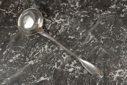 Louche en argent, modèle à filets. Chiffrée...