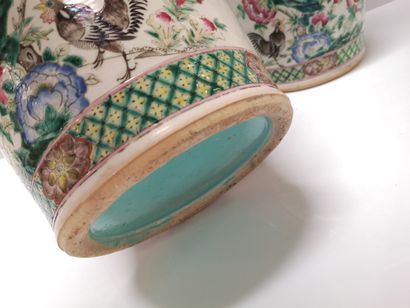 CHINE, Canton - XIXe siècle

Paire de vases...