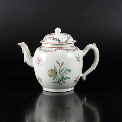 CHINE - COMPAGNIE DES INDES. Théière en porcelaine,...