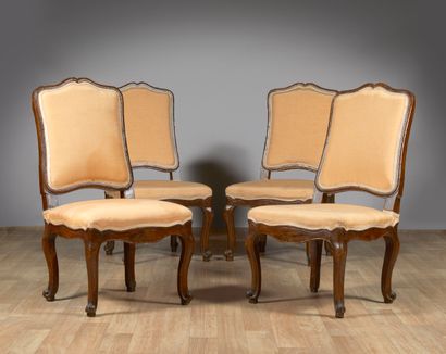 Suite de quatre chaises en bois teinté à...