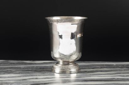 Timbale tulipe en argent uni, pied à décor...