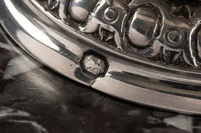 Timbale tulipe sur piédouche en argent gravé...