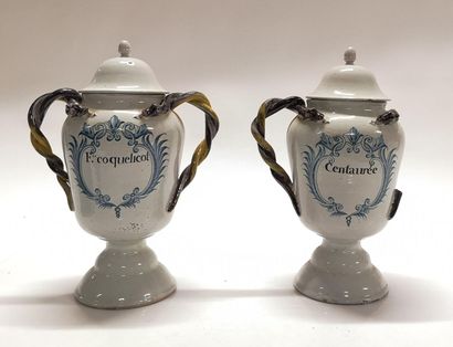 MIDI. Paire de vases couverts de forme balustre...