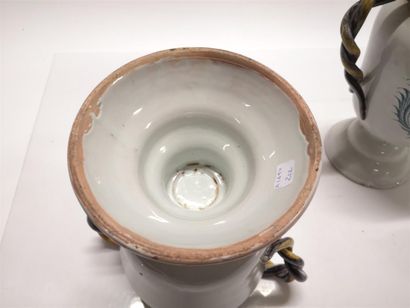 MIDI. Paire de vases couverts de forme balustre...