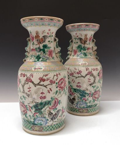 CHINE, Canton - XIXe siècle

Paire de vases...