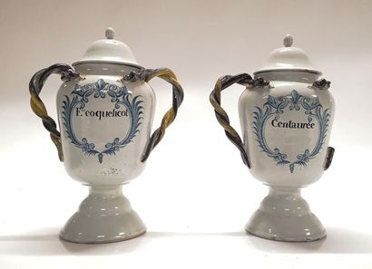 MIDI. Paire de vases couverts de forme balustre...