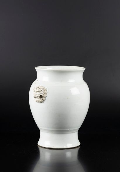CHINE - XVIIIe siècle

Vase balustre à haut...