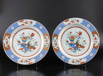 CHINE - COMPAGNIE DES INDES. Paire de plats...