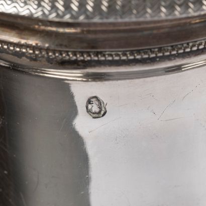 Grande cafetière balustre tripode en argent...