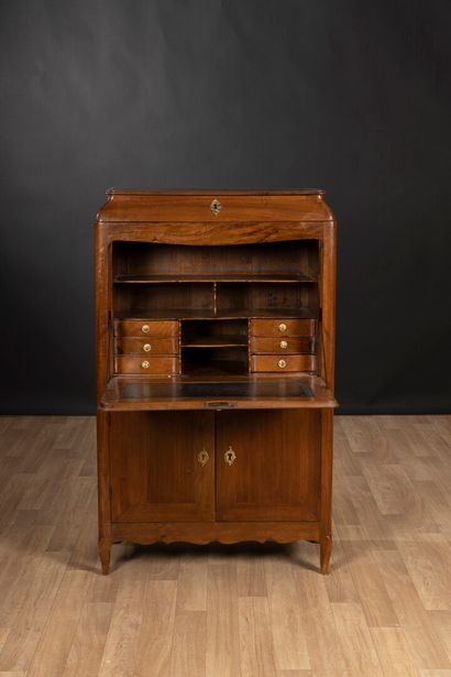 Petit secrétaire droit en acajou et placage...