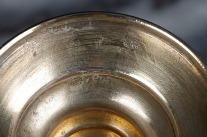 Paire de flûtes en argent guilloché et gravé...