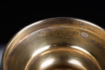 Paire de flûtes en argent guilloché et gravé...