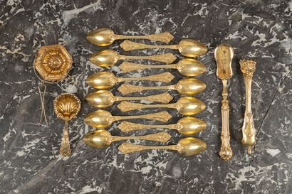 Service à thé en vermeil à décor d'agrafes:...