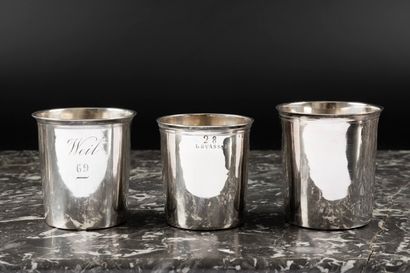 Collection de douze timbales droites en argent...