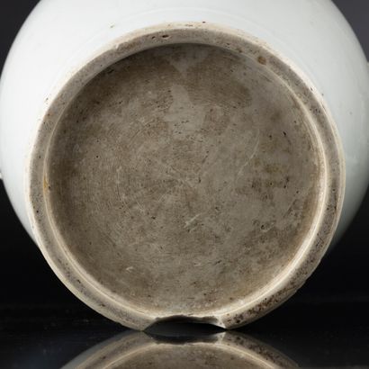 CHINE - XVIIIe siècle

Vase balustre à haut...